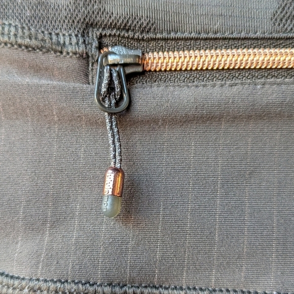 Lululemon Run For Days Short Army Green Camo Stripe Size 8 - Picture 5 of 9